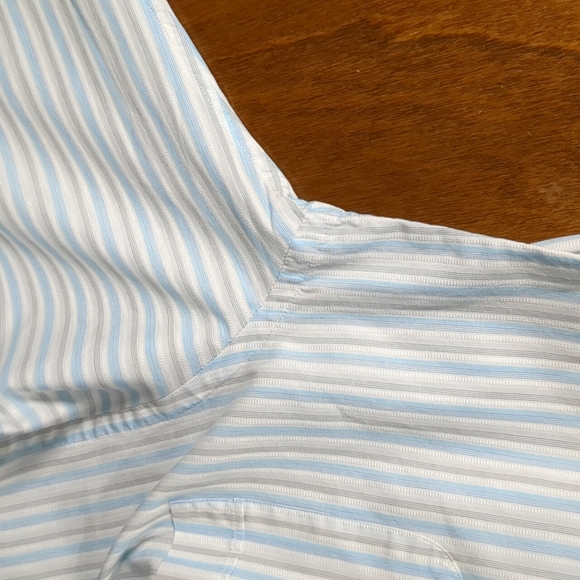 Blue and White Striped Oxford Style Shirt Tommy Bahama - Picture 14 of 17